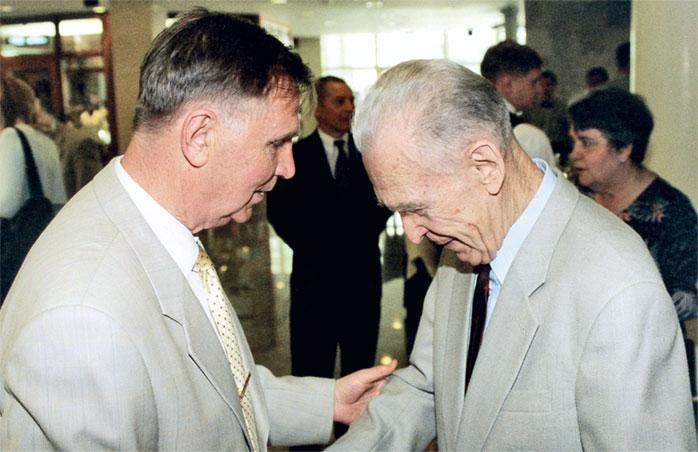 Иллюстрация к книге — Виктор Тихонов. Жизнь во имя хоккея [_133.jpg]