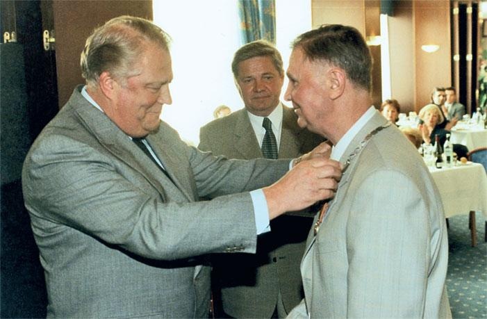 Иллюстрация к книге — Виктор Тихонов. Жизнь во имя хоккея [_134.jpg]