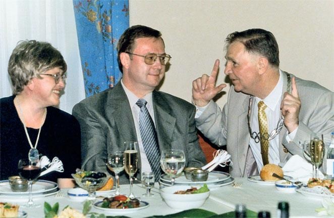 Иллюстрация к книге — Виктор Тихонов. Жизнь во имя хоккея [_138.jpg]