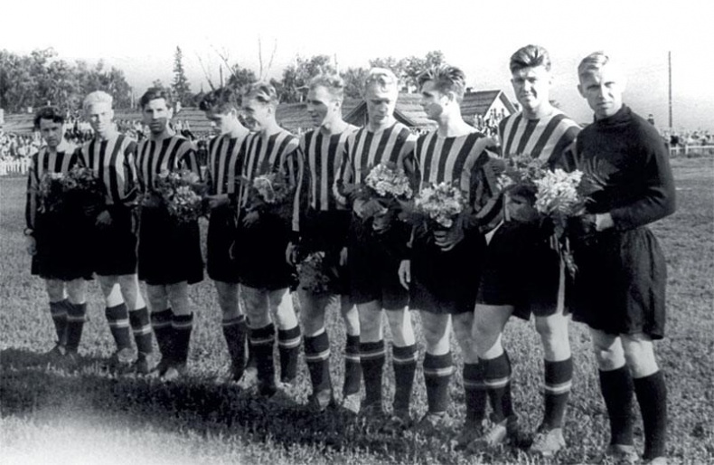 Иллюстрация к книге — Виктор Тихонов. Жизнь во имя хоккея [_14.jpg]