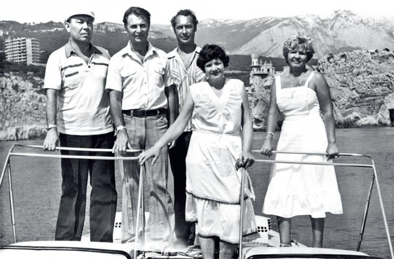 Иллюстрация к книге — Виктор Тихонов. Жизнь во имя хоккея [_46.jpg]