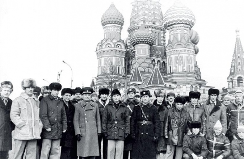 Иллюстрация к книге — Виктор Тихонов. Жизнь во имя хоккея [_74.jpg]