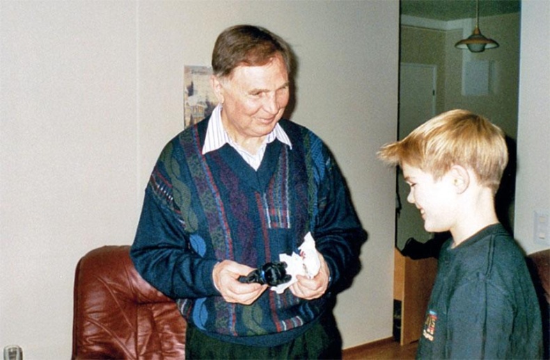 Иллюстрация к книге — Виктор Тихонов. Жизнь во имя хоккея [_91.jpg]