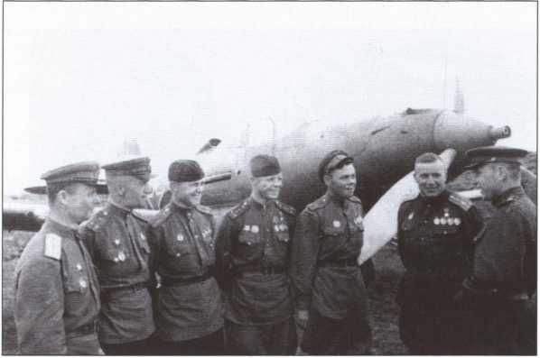 Иллюстрация к книге — Покрышкин [i_017.jpg]