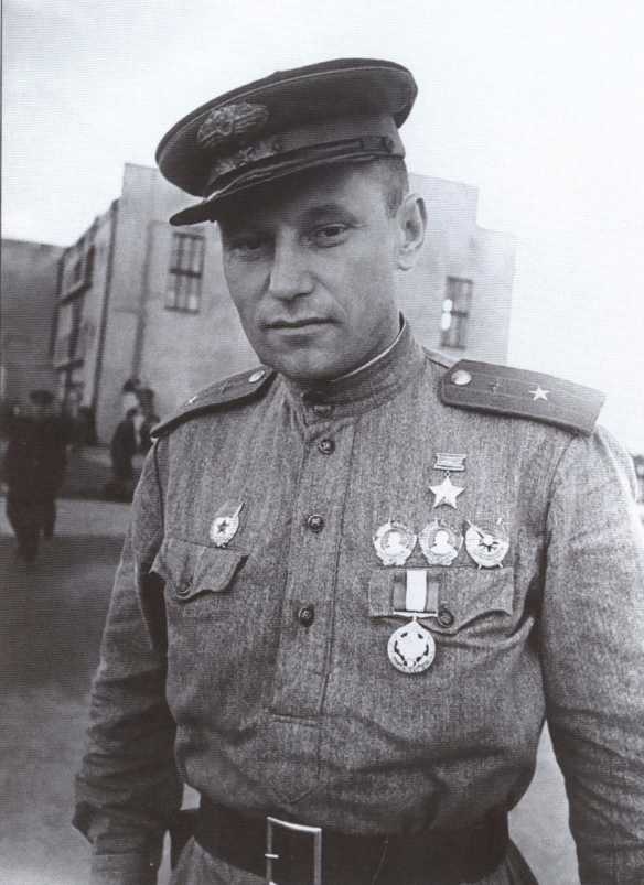 Иллюстрация к книге — Покрышкин [i_020.jpg]