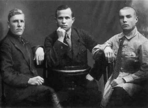 Иллюстрация к книге — Хрущев [i_010.jpg]