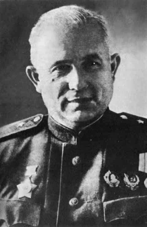 Иллюстрация к книге — Хрущев [i_033.jpg]