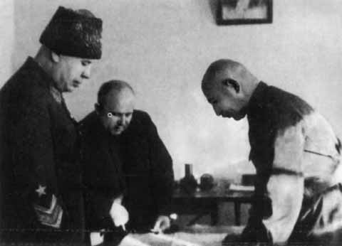 Иллюстрация к книге — Хрущев [i_035.jpg]