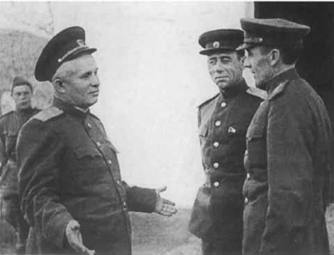 Иллюстрация к книге — Хрущев [i_039.jpg]