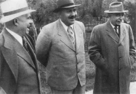 Иллюстрация к книге — Хрущев [i_040.jpg]