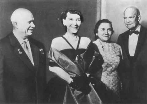 Иллюстрация к книге — Хрущев [i_053.jpg]