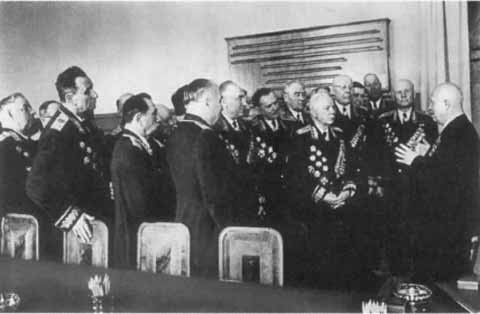 Иллюстрация к книге — Хрущев [i_067.jpg]