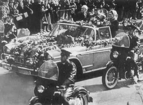 Иллюстрация к книге — Хрущев [i_068.jpg]