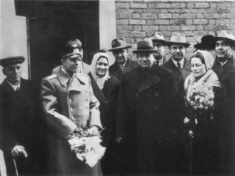 Иллюстрация к книге — Хрущев [i_071.jpg]