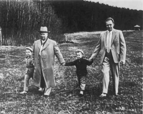 Иллюстрация к книге — Хрущев [i_080.jpg]