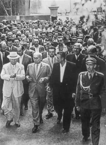 Иллюстрация к книге — Хрущев [i_081.jpg]