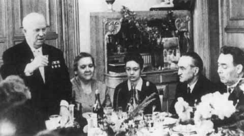 Иллюстрация к книге — Хрущев [i_084.jpg]