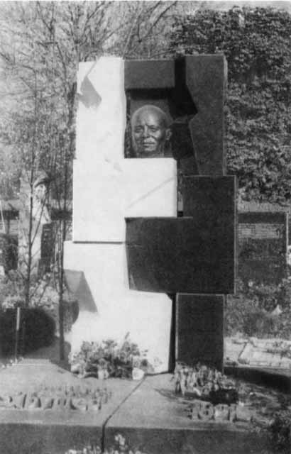 Иллюстрация к книге — Хрущев [i_089.jpg]