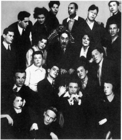 Иллюстрация к книге — Аркадий Райкин [i_007.jpg]