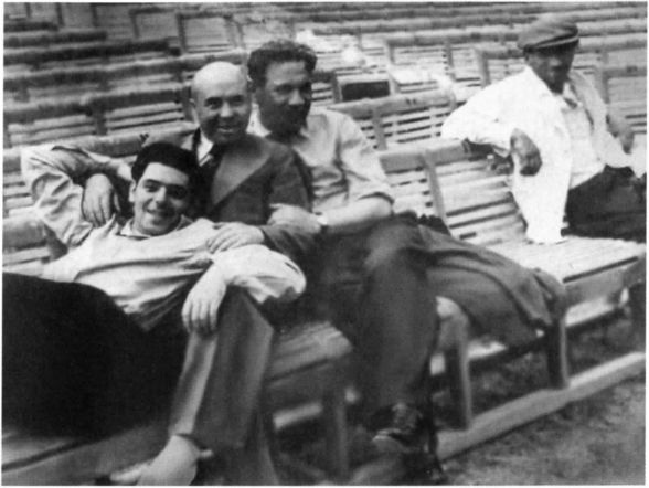 Иллюстрация к книге — Аркадий Райкин [i_012.jpg]