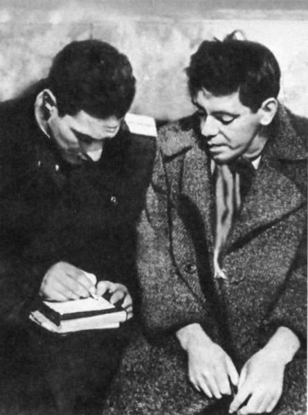 Иллюстрация к книге — Аркадий Райкин [i_017.jpg]