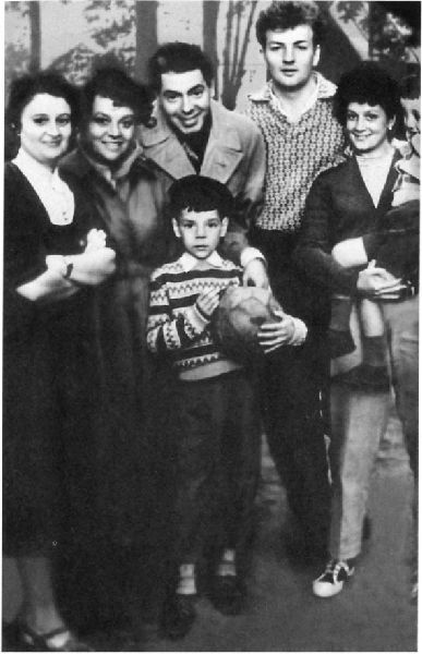 Иллюстрация к книге — Аркадий Райкин [i_028.jpg]