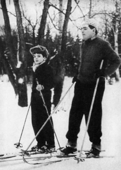 Иллюстрация к книге — Аркадий Райкин [i_035.jpg]