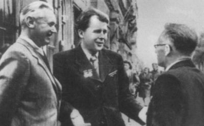 Иллюстрация к книге — Твардовский [i_031.jpg]