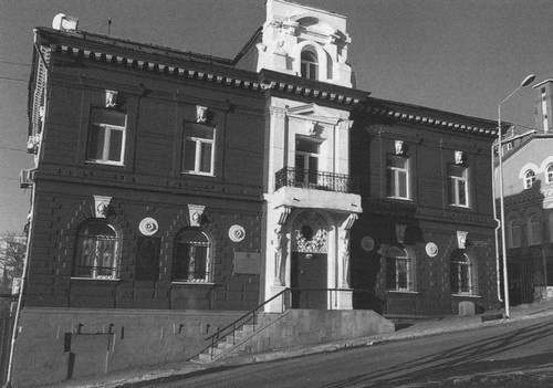 Иллюстрация к книге — Фадеев [i_003.jpg]