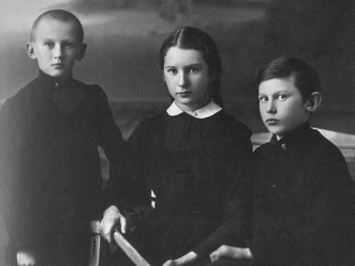 Иллюстрация к книге — Фадеев [i_004.jpg]