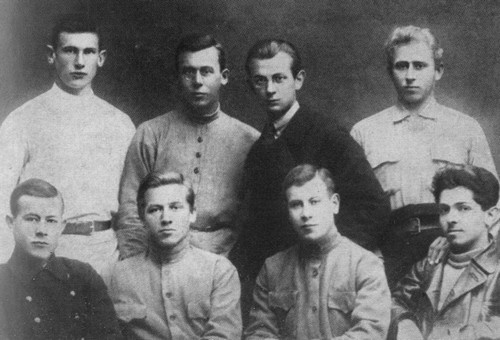 Иллюстрация к книге — Фадеев [i_021.jpg]