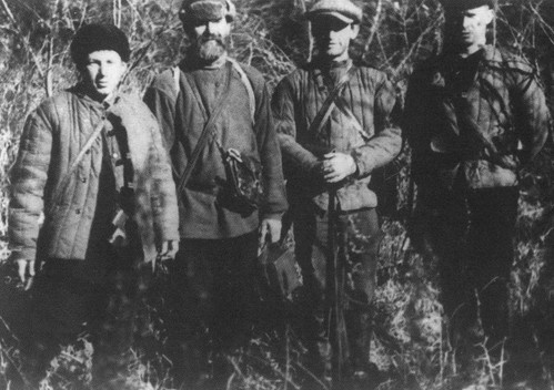 Иллюстрация к книге — Фадеев [i_026.jpg]