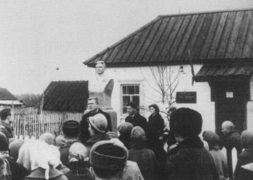 Иллюстрация к книге — Фадеев [i_060.jpg]