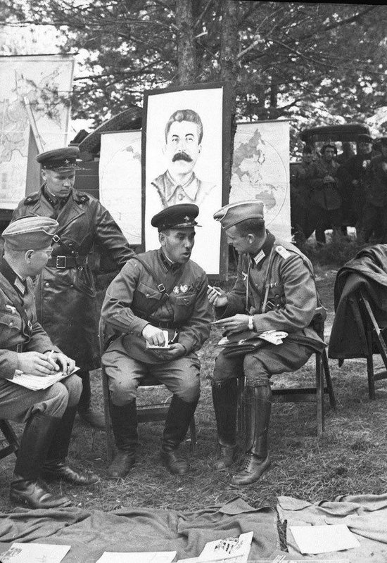 Иллюстрация к книге — Еврейское счастье Арона-Сапожника. Сапоги для Парада Победы [i_014.jpg]