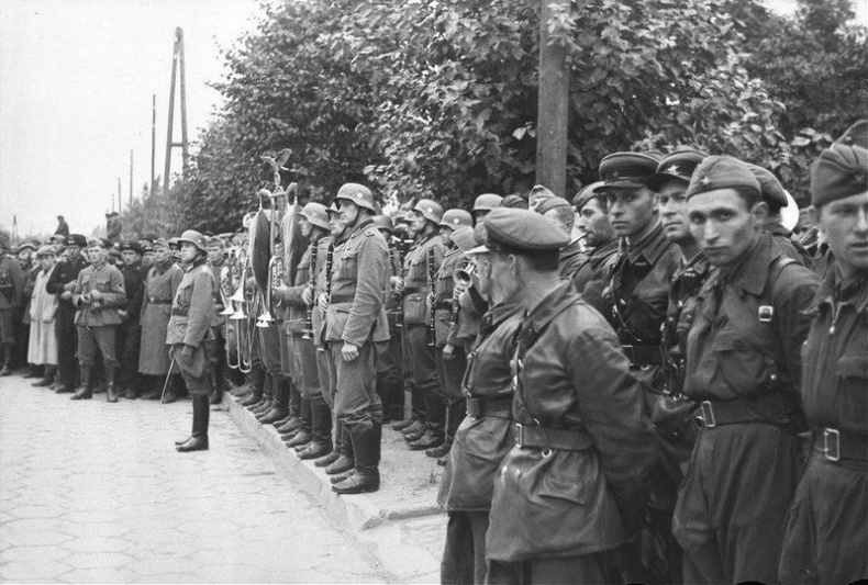 Иллюстрация к книге — Еврейское счастье Арона-Сапожника. Сапоги для Парада Победы [i_022.jpg]