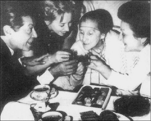 Иллюстрация к книге — Матильда Кшесинская и любовные драмы русских балерин [i_035.jpg]