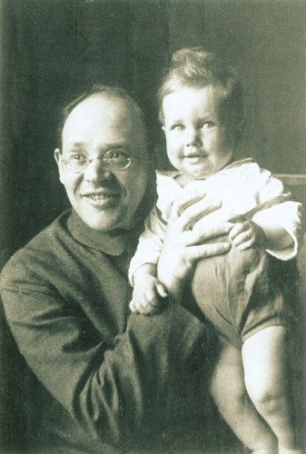 Иллюстрация к книге — Бабель. Человек и парадокс [i_045.jpg]