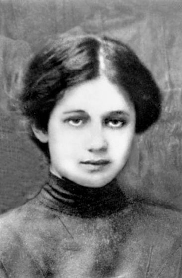 Иллюстрация к книге — Анна Ахматова. Листки из дневника. Проза. Письма [i_001.jpg]