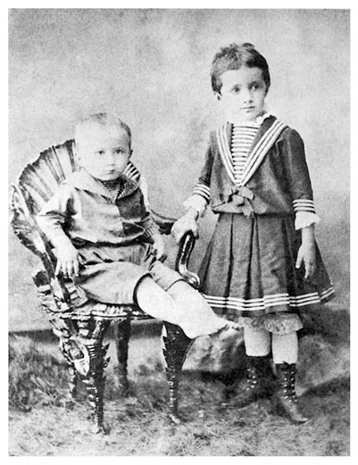 Иллюстрация к книге — Анна Ахматова. Листки из дневника. Проза. Письма [i_002.jpg]