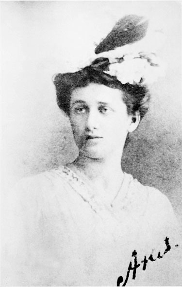 Иллюстрация к книге — Анна Ахматова. Листки из дневника. Проза. Письма [i_005.jpg]