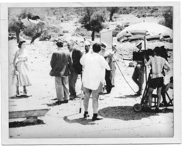 Иллюстрация к книге — Путешествие за счастьем. Почтовые открытки из Греции [i_083.jpg]