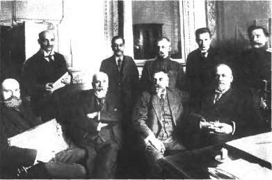 Иллюстрация к книге — Керенский [i_015.jpg]