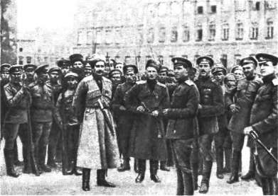 Иллюстрация к книге — Керенский [i_032.jpg]