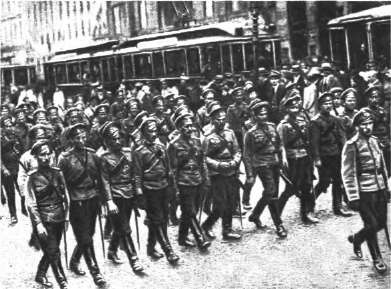 Иллюстрация к книге — Керенский [i_033.jpg]