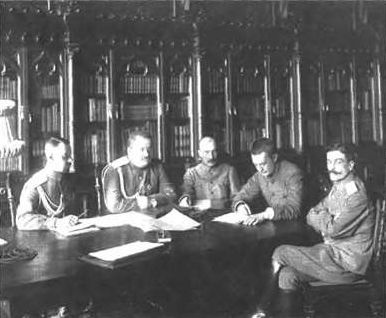 Иллюстрация к книге — Керенский [i_036.jpg]