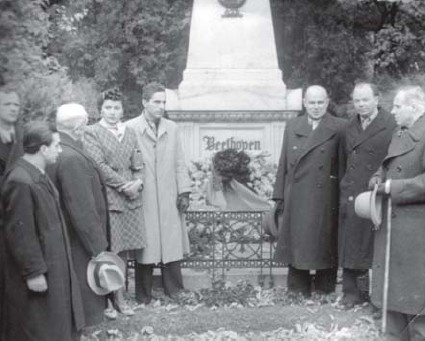 Иллюстрация к книге — Короткие встречи с великими [i_018.jpg]