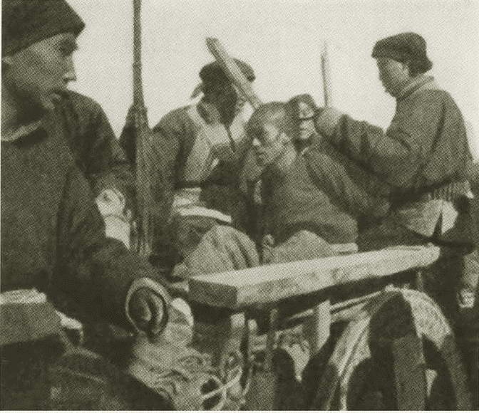 Иллюстрация к книге — Корнилов [i_016.jpg]