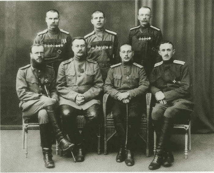 Иллюстрация к книге — Корнилов [i_031.jpg]