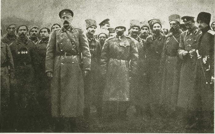 Иллюстрация к книге — Корнилов [i_032.jpg]