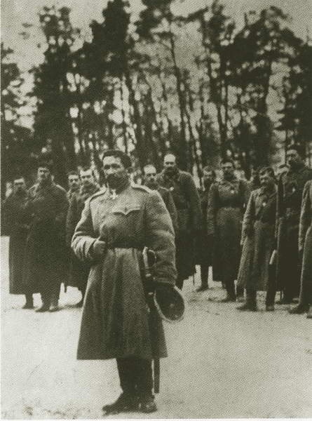 Иллюстрация к книге — Корнилов [i_034.jpg]